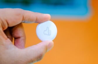 Stand up to 50 % off gear from Apple, Dyson, Sony and others