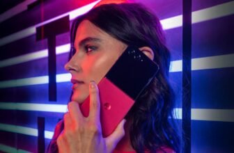 Motorola’s Black Friday offers are Razr sharp this 12 months