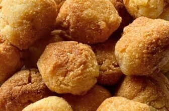 Grandma’s Sizzling Water Cornbread (Crispy Outdoors, Tender Inside)